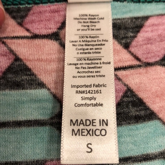 SOLD - LulaRoe classic tee size smal - Picture 3 of 5